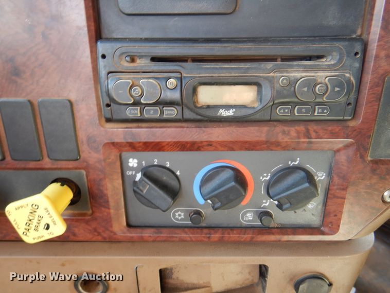 image for item DJ7523 2009 Mack GU713  semi truck