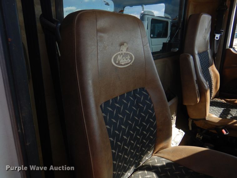 image for item DJ7523 2009 Mack GU713  semi truck