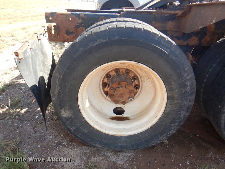 image for item DJ7523 2009 Mack GU713  semi truck