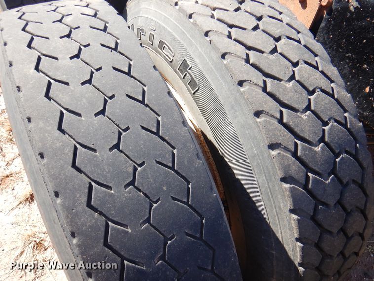 image for item DJ7523 2009 Mack GU713  semi truck