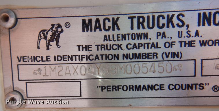 image for item DJ7523 2009 Mack GU713  semi truck