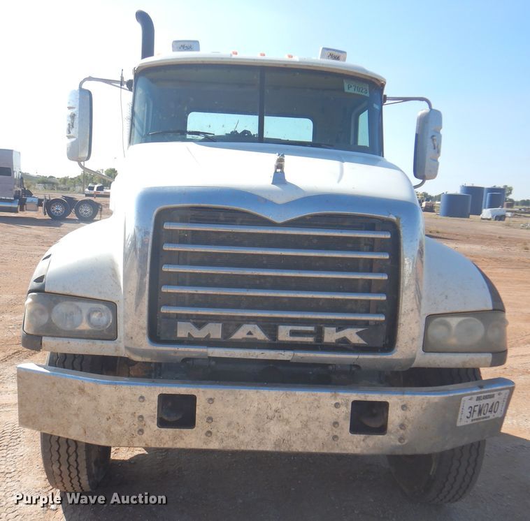 image for item DJ7524 2009 Mack GU713  semi truck