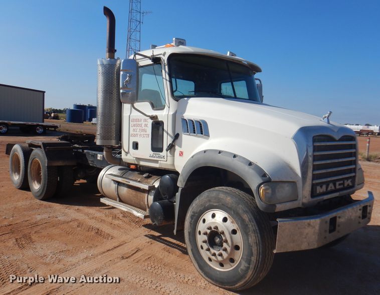 image for item DJ7524 2009 Mack GU713  semi truck