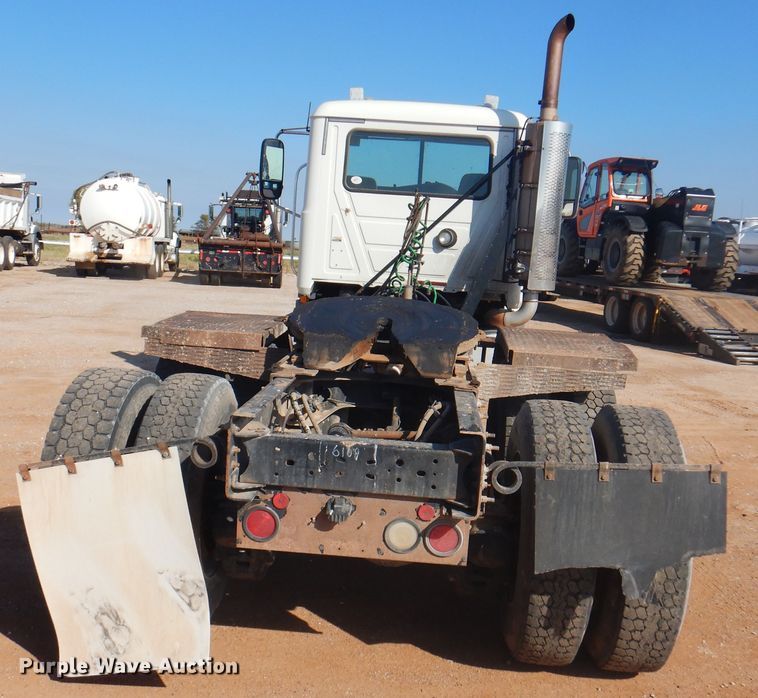 image for item DJ7524 2009 Mack GU713  semi truck