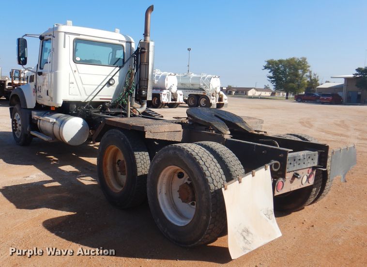 image for item DJ7524 2009 Mack GU713  semi truck