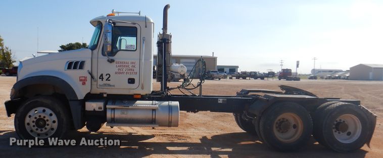 image for item DJ7524 2009 Mack GU713  semi truck