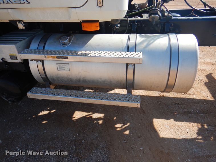 image for item DJ7524 2009 Mack GU713  semi truck