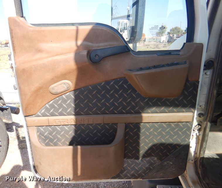 image for item DJ7524 2009 Mack GU713  semi truck