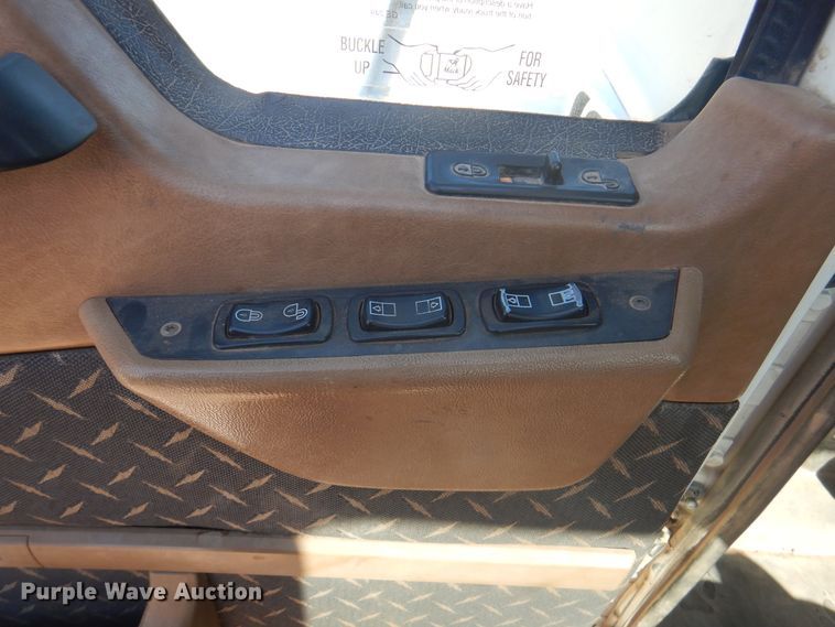 image for item DJ7524 2009 Mack GU713  semi truck