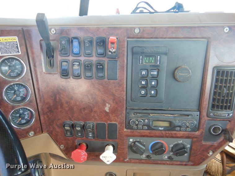 image for item DJ7524 2009 Mack GU713  semi truck