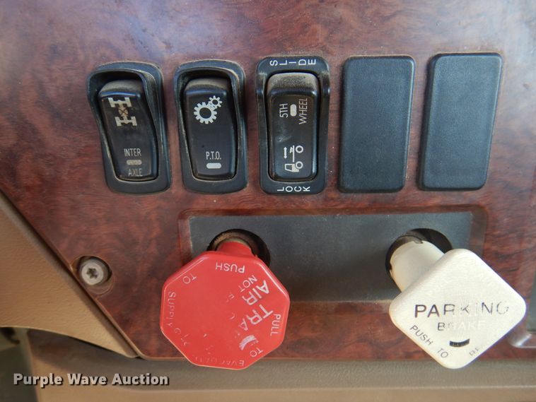 image for item DJ7524 2009 Mack GU713  semi truck