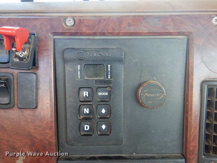 image for item DJ7524 2009 Mack GU713  semi truck