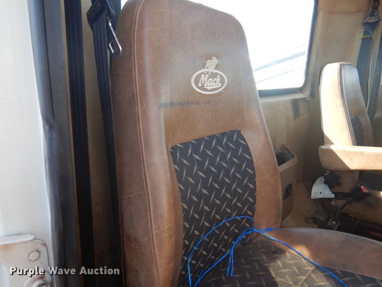 image for item DJ7524 2009 Mack GU713  semi truck