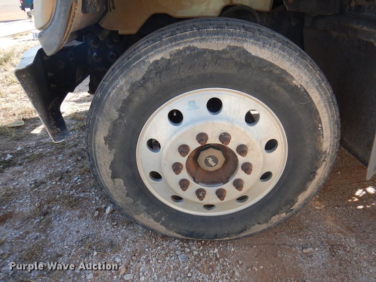 image for item DJ7524 2009 Mack GU713  semi truck