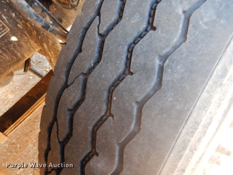 image for item DJ7524 2009 Mack GU713  semi truck