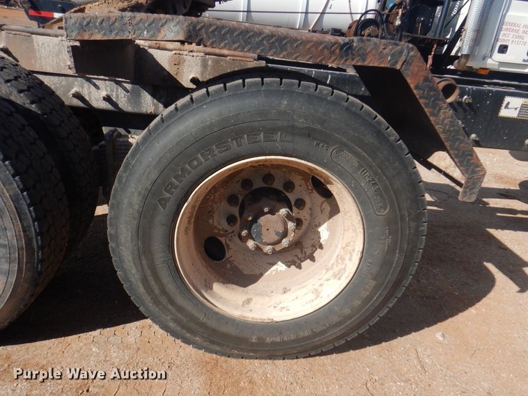 image for item DJ7524 2009 Mack GU713  semi truck