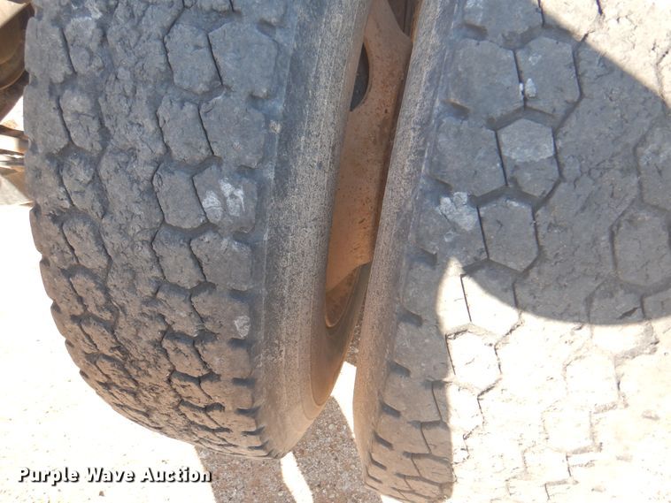 image for item DJ7524 2009 Mack GU713  semi truck