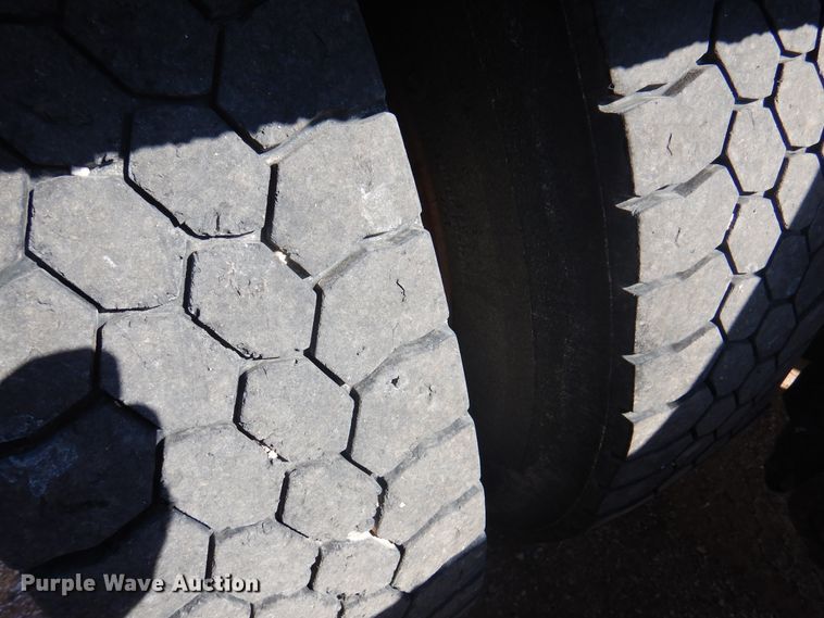 image for item DJ7524 2009 Mack GU713  semi truck