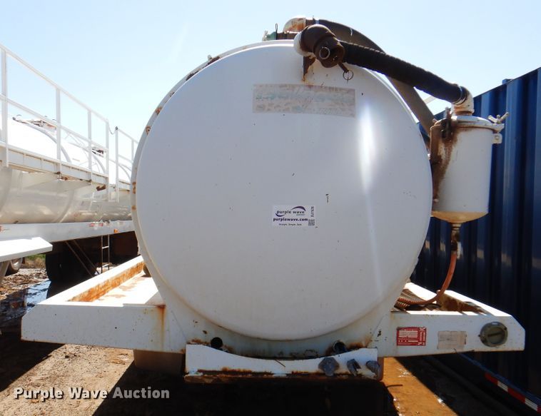 image for item DJ7526 2012 Gallegos  tank trailer