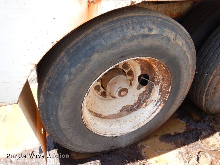 image for item DJ7526 2012 Gallegos  tank trailer