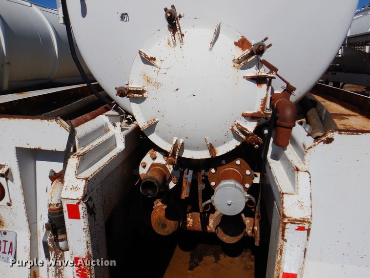 image for item DJ7527 2005 Eagle EV13  tank trailer