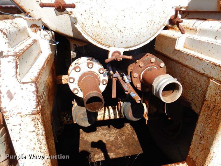 image for item DJ7528 2006 Eagle V-130  tank trailer