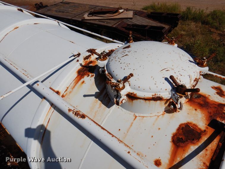 image for item DJ7529 2012 Gallegos  tank trailer