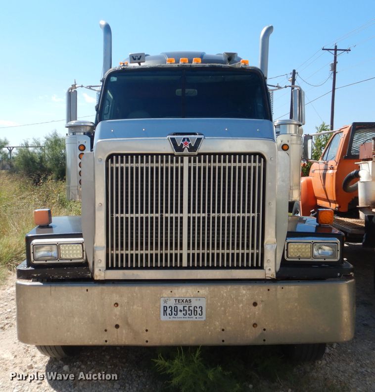 image for item DJ8873 1999 Western Star 4964FX  semi truck