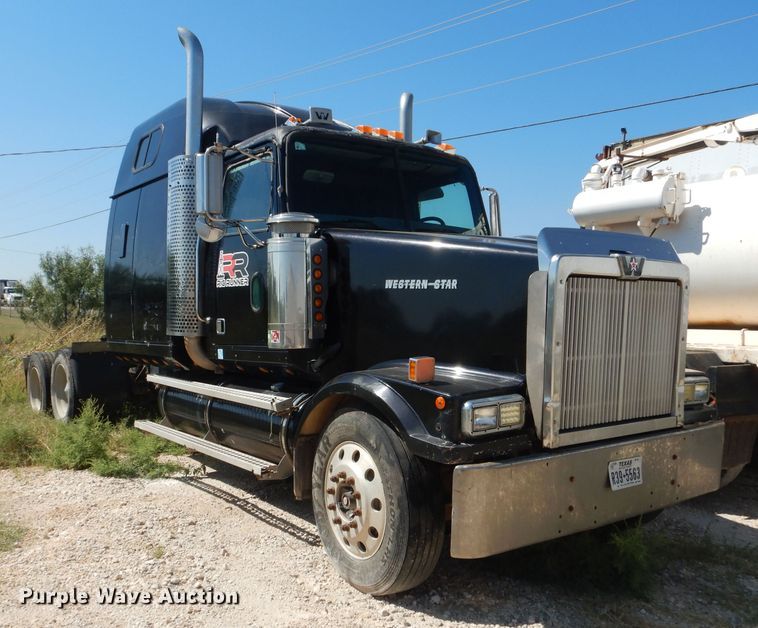 image for item DJ8873 1999 Western Star 4964FX  semi truck