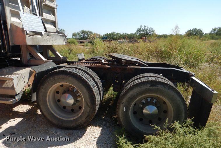 image for item DJ8873 1999 Western Star 4964FX  semi truck