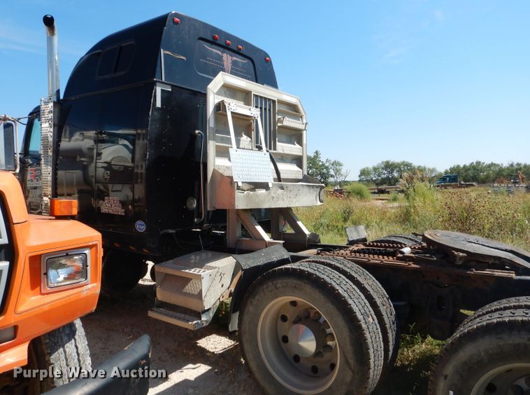 image for item DJ8873 1999 Western Star 4964FX  semi truck