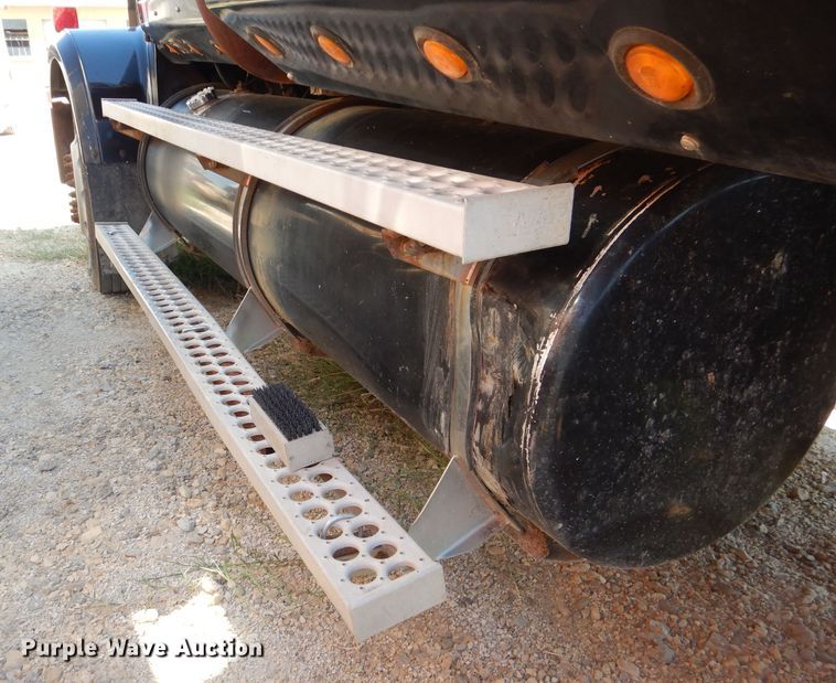 image for item DJ8873 1999 Western Star 4964FX  semi truck