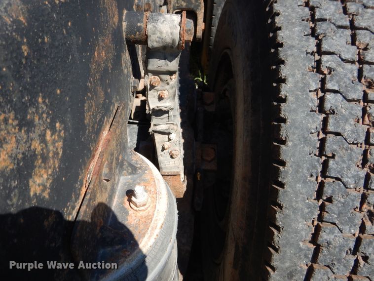 image for item DJ8873 1999 Western Star 4964FX  semi truck