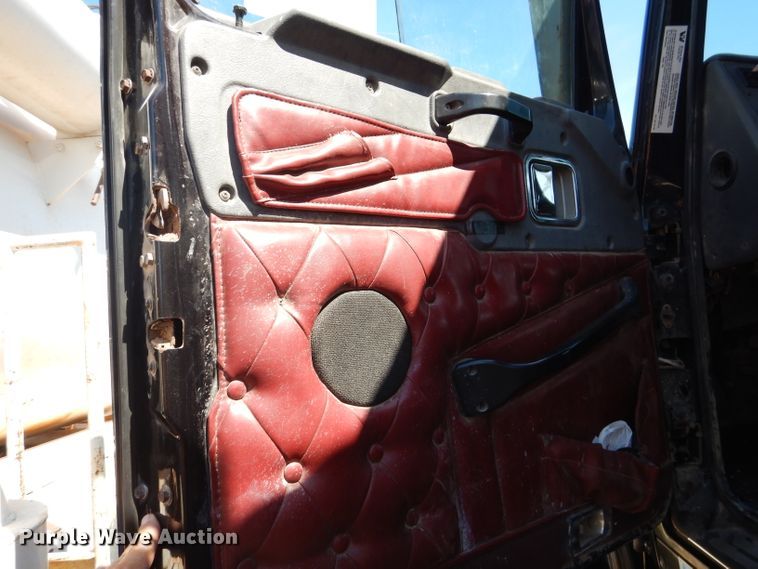 image for item DJ8873 1999 Western Star 4964FX  semi truck