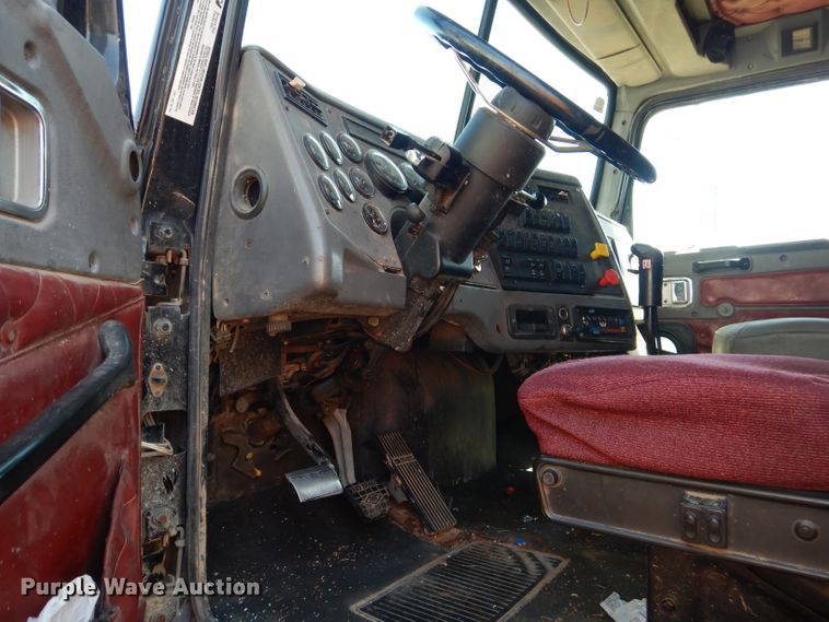 image for item DJ8873 1999 Western Star 4964FX  semi truck