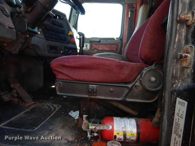 image for item DJ8873 1999 Western Star 4964FX  semi truck