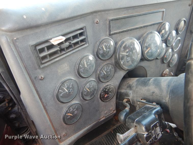 image for item DJ8873 1999 Western Star 4964FX  semi truck