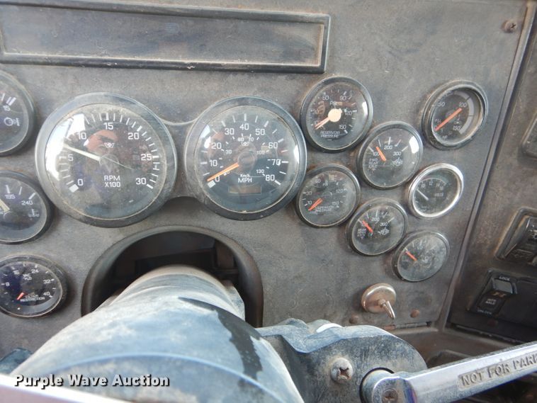 image for item DJ8873 1999 Western Star 4964FX  semi truck