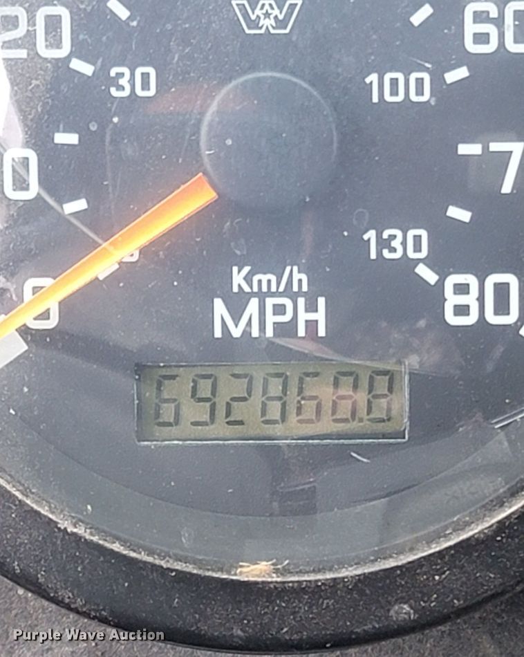 image for item DJ8873 1999 Western Star 4964FX  semi truck