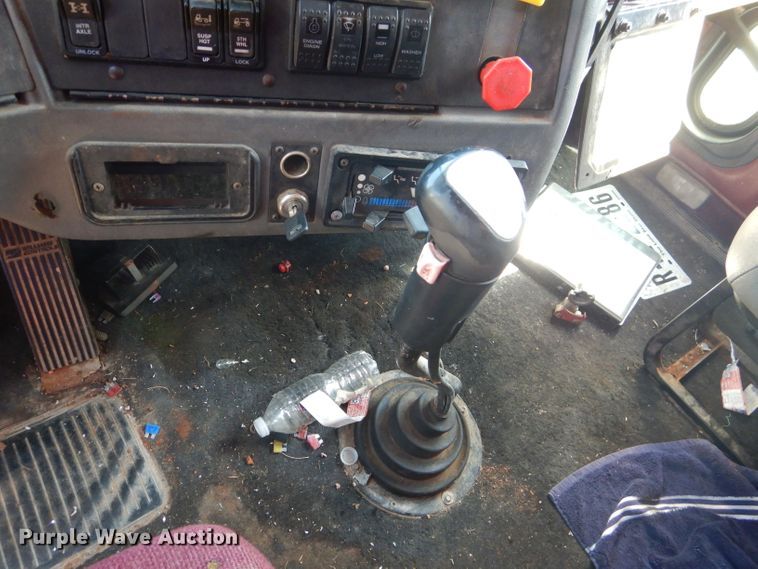 image for item DJ8873 1999 Western Star 4964FX  semi truck