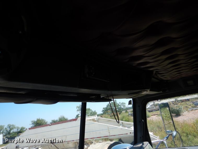 image for item DJ8873 1999 Western Star 4964FX  semi truck