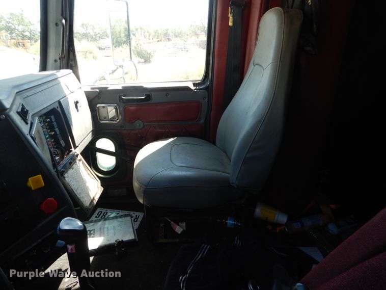 image for item DJ8873 1999 Western Star 4964FX  semi truck