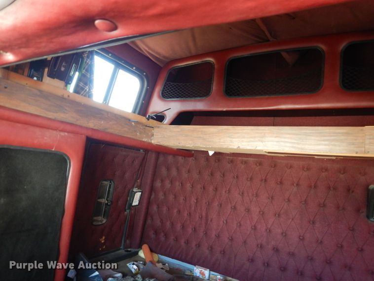 image for item DJ8873 1999 Western Star 4964FX  semi truck