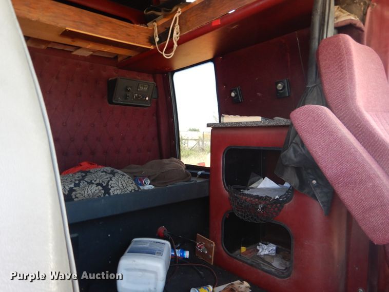 image for item DJ8873 1999 Western Star 4964FX  semi truck