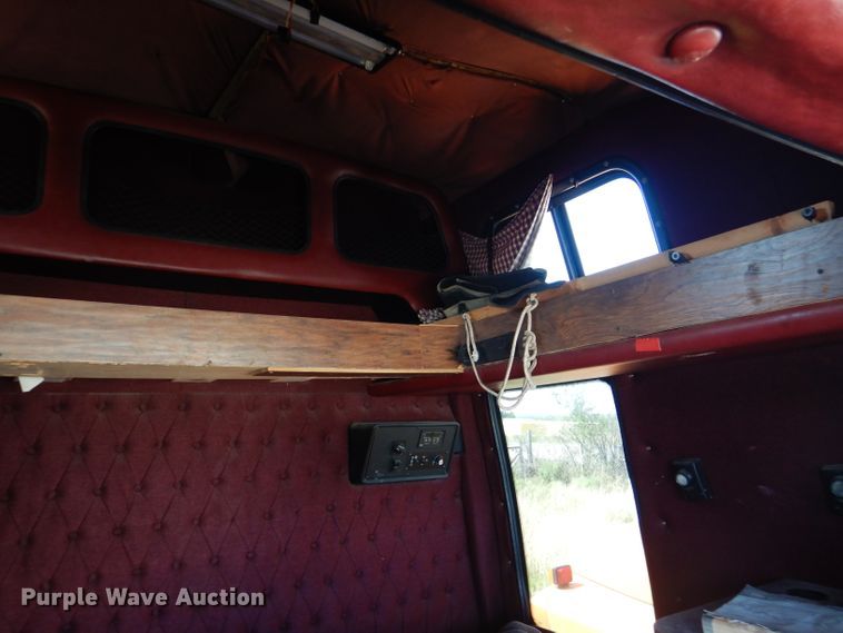 image for item DJ8873 1999 Western Star 4964FX  semi truck