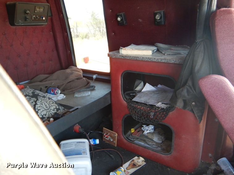 image for item DJ8873 1999 Western Star 4964FX  semi truck