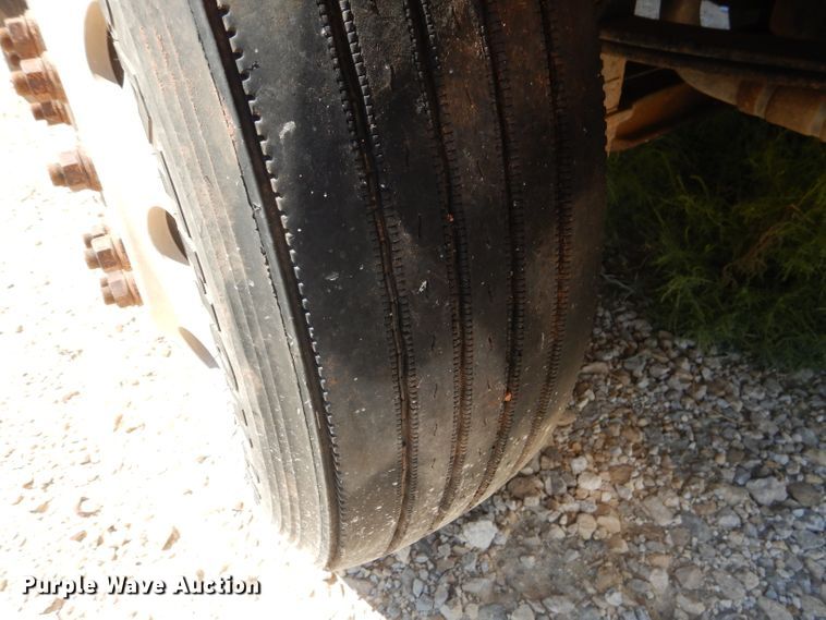 image for item DJ8873 1999 Western Star 4964FX  semi truck