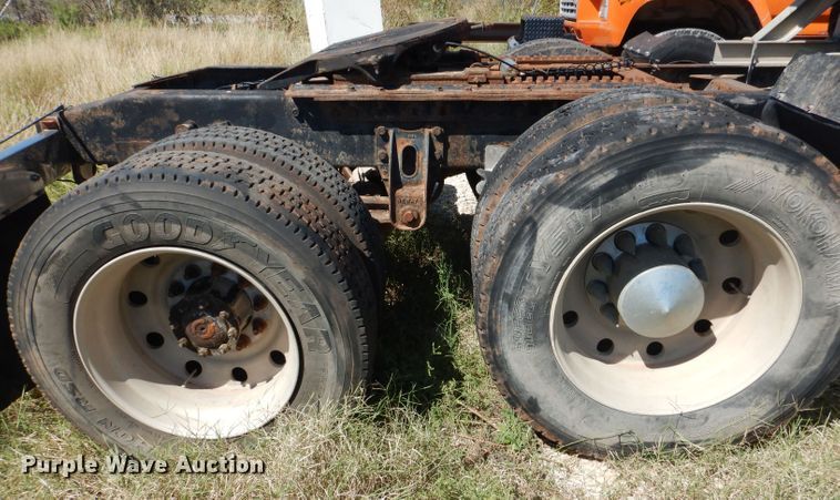 image for item DJ8873 1999 Western Star 4964FX  semi truck