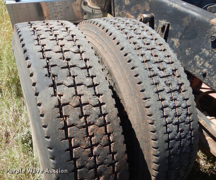 image for item DJ8873 1999 Western Star 4964FX  semi truck