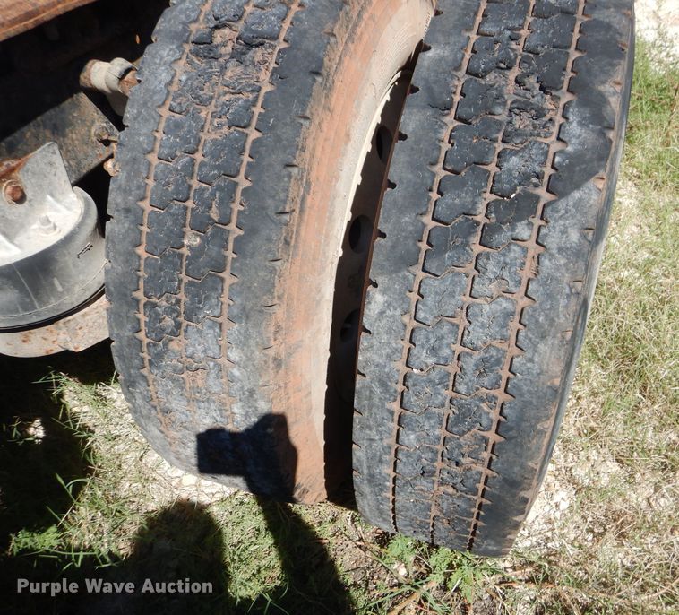 image for item DJ8873 1999 Western Star 4964FX  semi truck